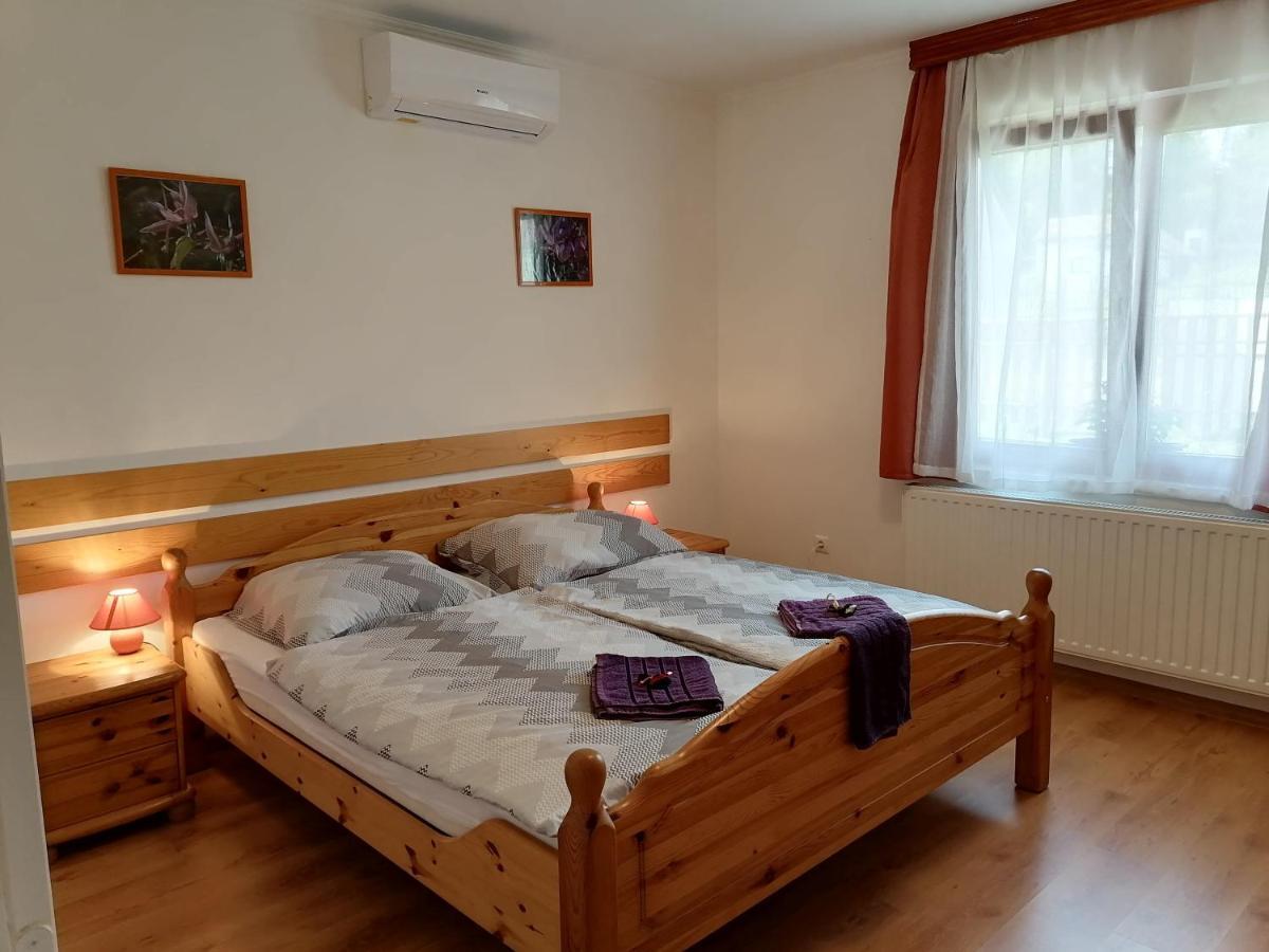 8888 Apartmanhaz Lispeszentadorjan Bagian luar foto